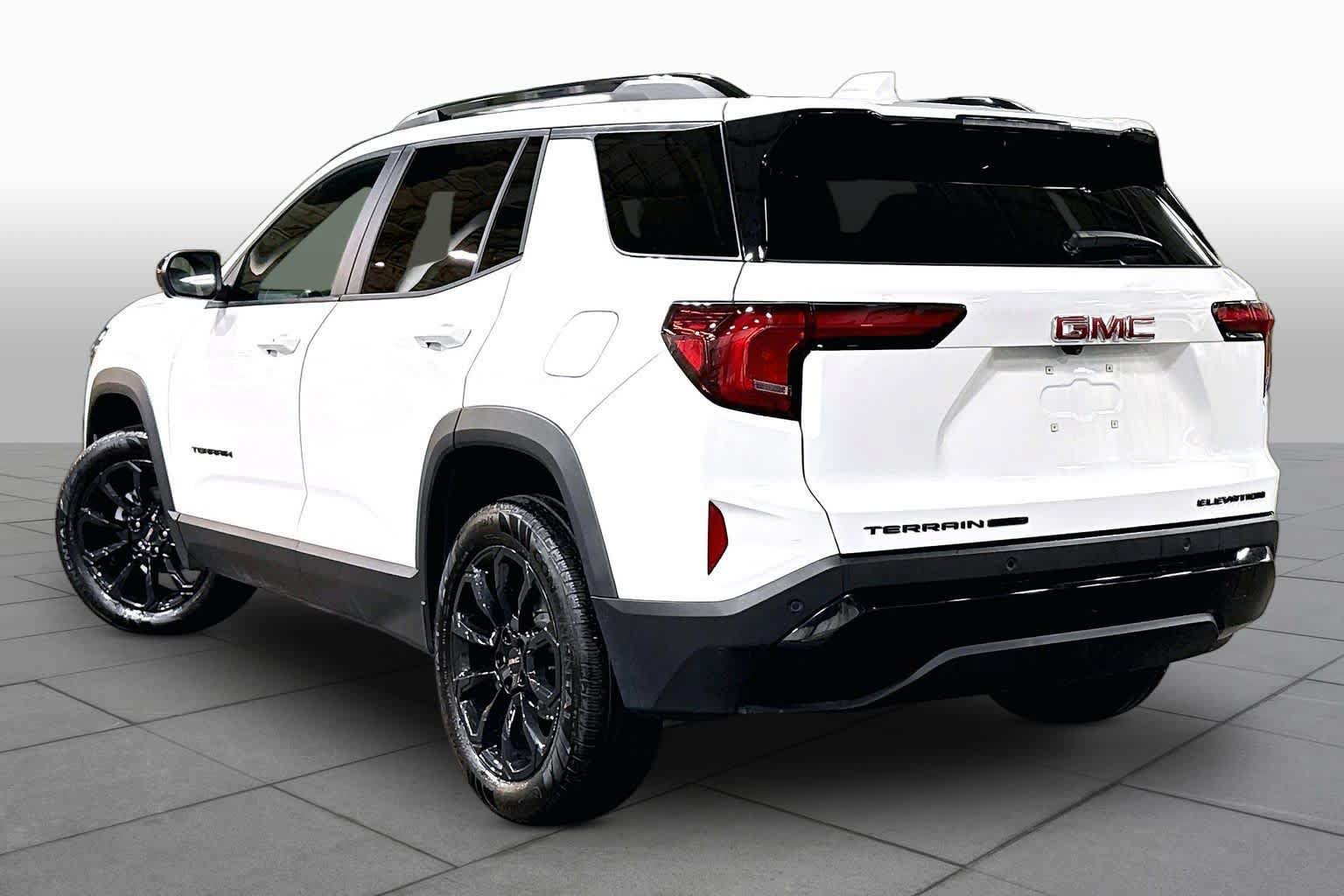 Used 2025 GMC Terrain Elevation w/ Elevation Premium Package AWD/4WD image 12