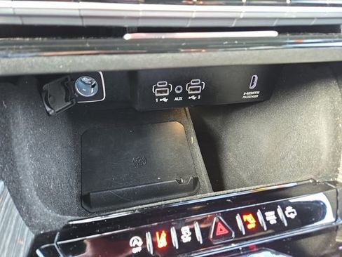 Used 2022 Jeep Wagoneer Series III w/ Flexible Seating Group image 29