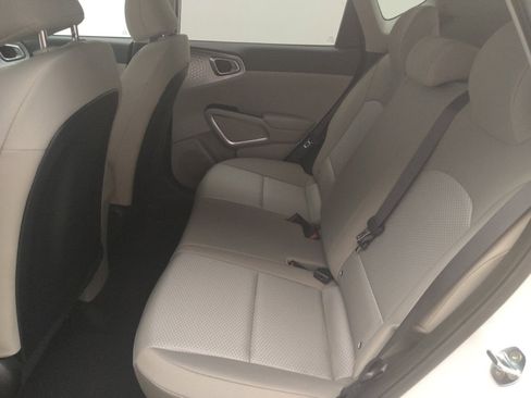 Used 2025 Kia Soul LX w/ LX Technology Package image 18