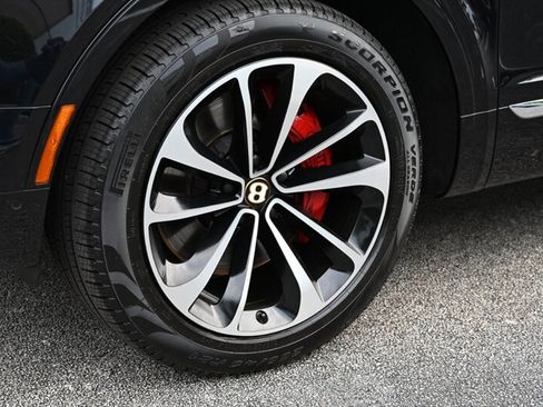 Used 2019 Bentley Bentayga AWD/4WD image 10