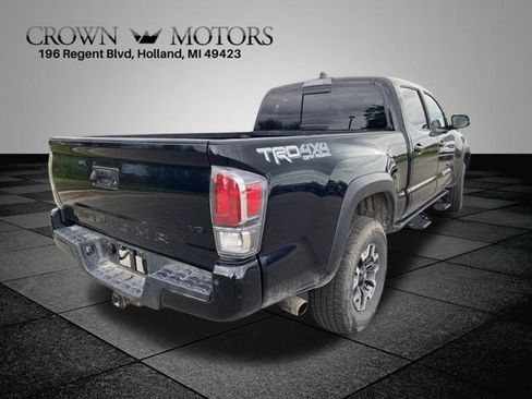 Used 2023 Toyota Tacoma TRD Off-Road w/ Technology Package AWD/4WD image 9