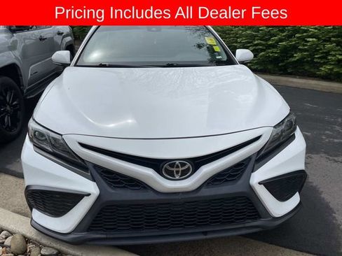 Used 2022 Toyota Camry SE FWD image 7