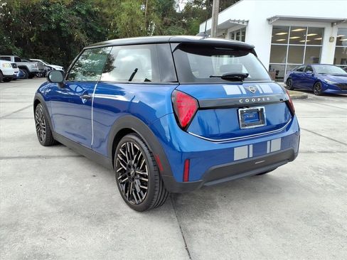Used 2025 MINI Cooper 2-Door Hardtop image 5