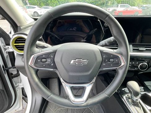 Used 2025 Chevrolet Trax ACTIV FWD image 11
