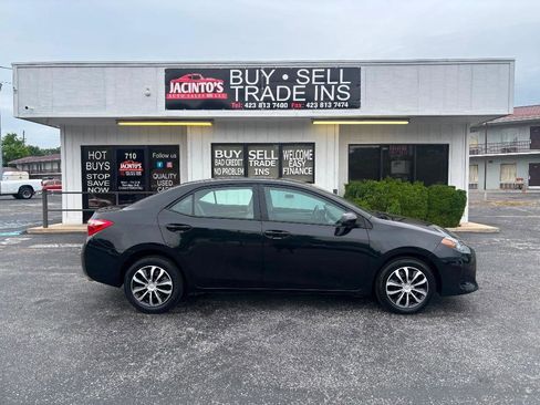 Used 2019 Toyota Corolla LE FWD image 1