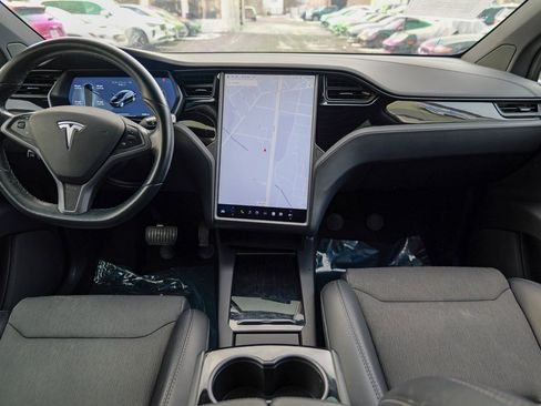 Used 2018 Tesla Model X 75D image 32