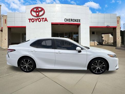 Used 2020 Toyota Camry SE w/ Audio Package image 4