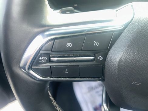 Used 2025 Chevrolet Traverse LT image 17