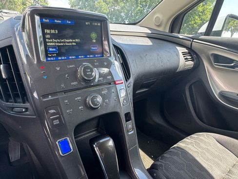 Used 2014 Chevrolet Volt w/ Enhanced Safety Package 1 FWD image 18