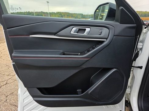 Certified 2025 Ford Explorer ST-Line image 6