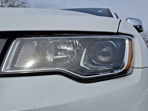 Used 2018 Jeep Grand Cherokee Limited image 10