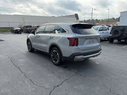 Used 2025 Kia Sorento S w/ Panoramic Sunroof Package image 5