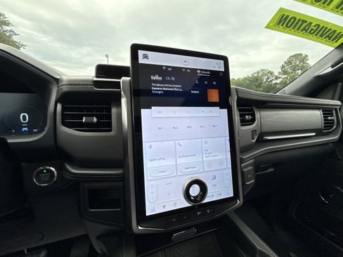 Used 2023 Ford Expedition Max Platinum image 17