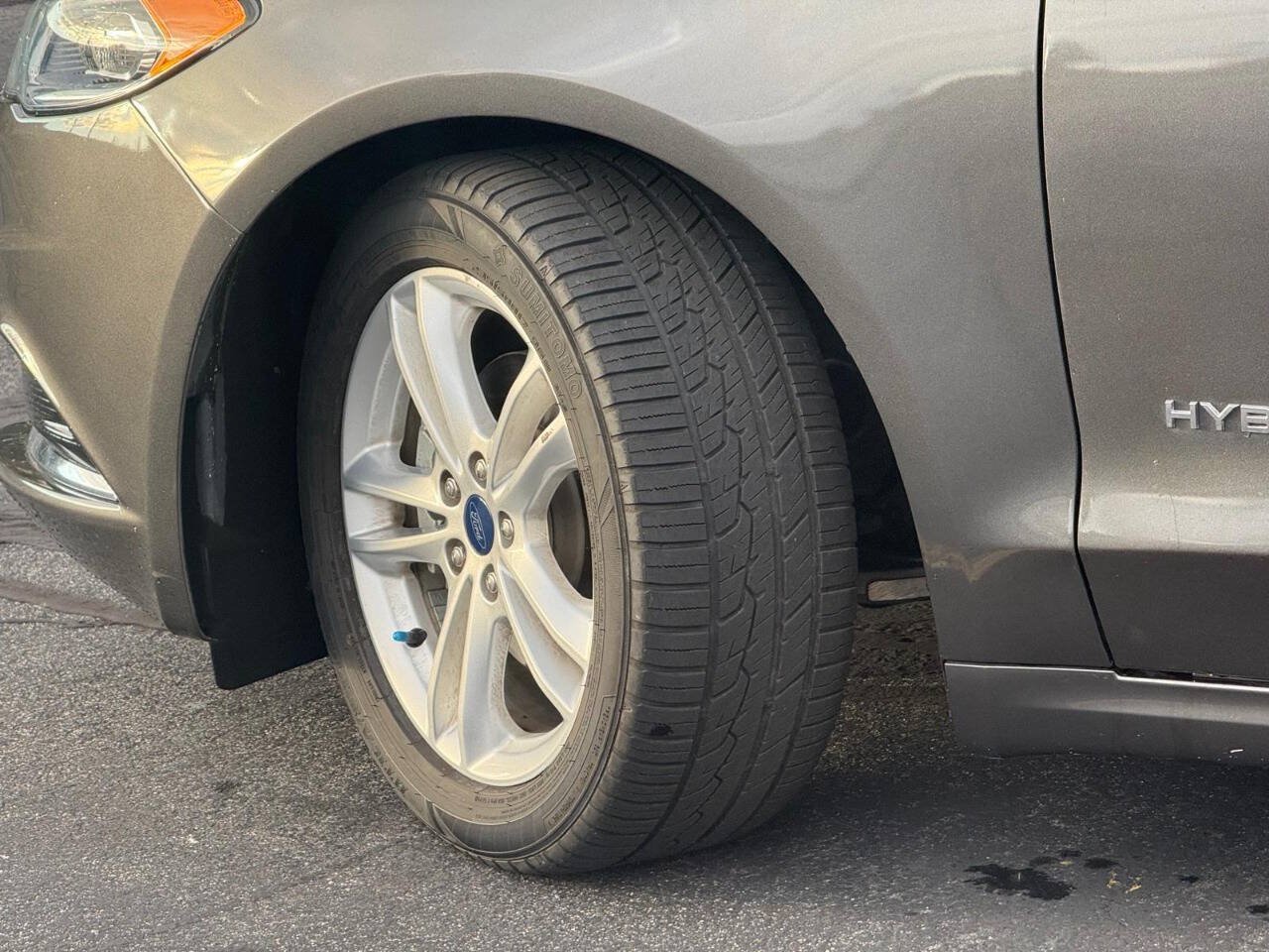 Used 2018 Ford Fusion SE w/ Equipment Group 602A FWD image 14