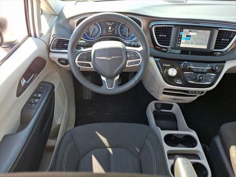 Certified 2023 Chrysler Voyager LX image 21