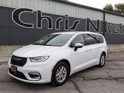 Used 2023 Chrysler Pacifica Touring-L