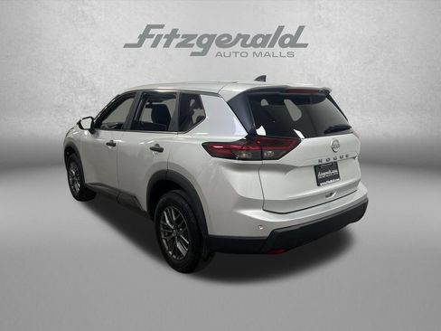 Used 2024 Nissan Rogue S FWD image 3