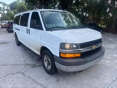 Used 2020 Chevrolet Express 3500 LT w/ LT Preferred Equipment Group RWD image 4