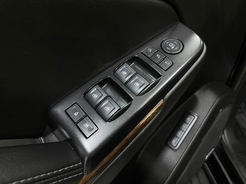 Used 2018 Chevrolet Tahoe LT w/ Luxury Package image 15