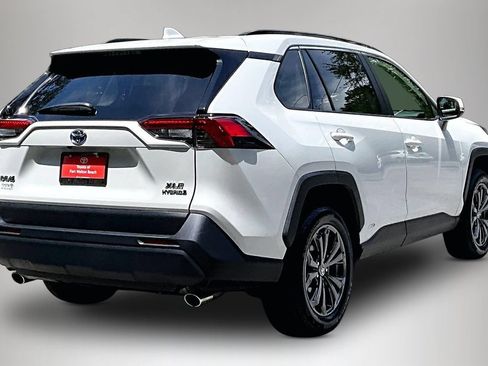 Used 2022 Toyota RAV4 XLE Premium AWD/4WD image 5