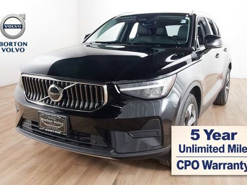 Certified 2025 Volvo XC40 B5 Core AWD/4WD image 1