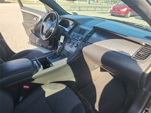 Used 2016 Ford Taurus SEL image 21