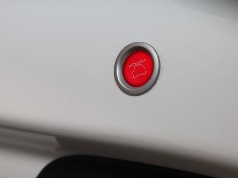 Used 2022 Tesla Model X image 19