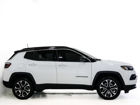 Used 2023 Jeep Compass Limited w/ Sun and Sound Group AWD/4WD image 5