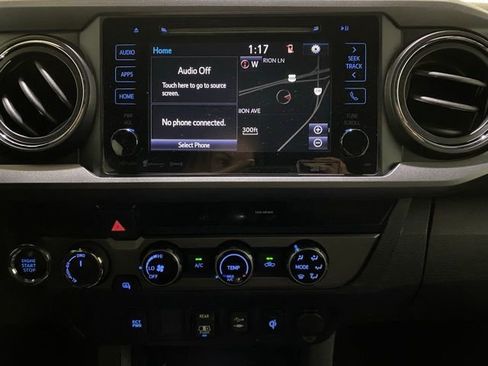 Certified 2018 Toyota Tacoma TRD Off-Road image 17