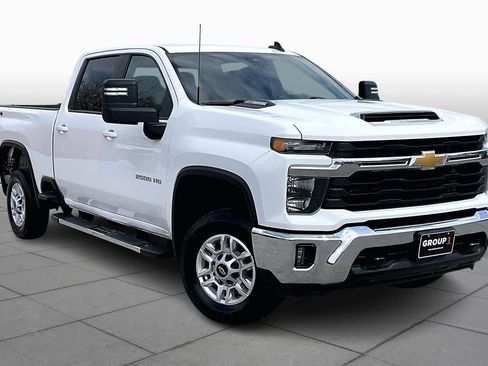 Used 2025 Chevrolet Silverado 2500 LT w/ Convenience Package image 3