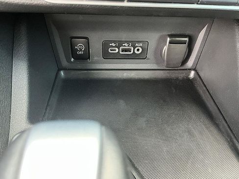 Certified 2025 Nissan Sentra SR FWD image 20
