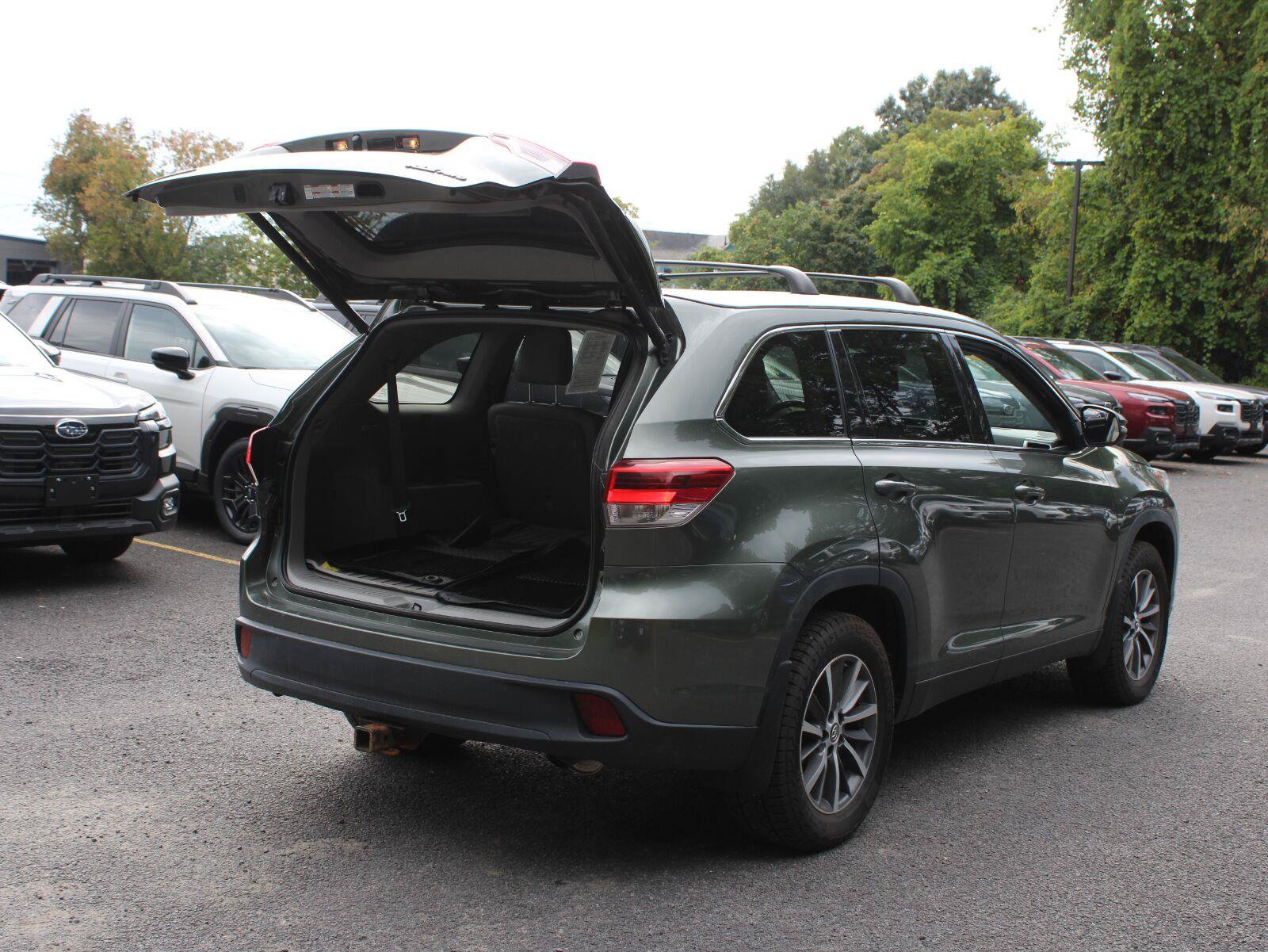 Used 2019 Toyota Highlander XLE AWD/4WD image 7