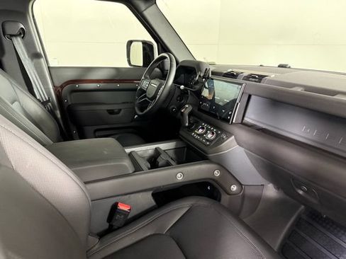 Used 2025 Land Rover Defender 130 X-Dynamic SE AWD/4WD image 42