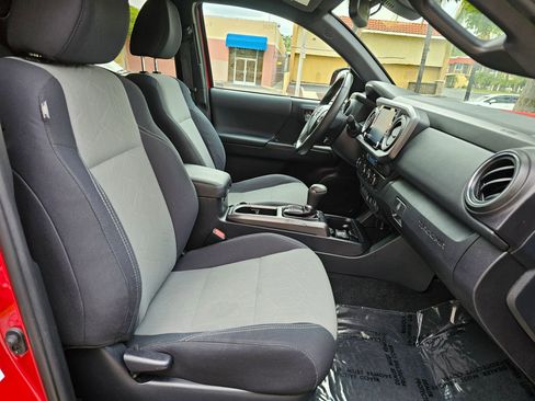 Used 2020 Toyota Tacoma TRD Off-Road w/ Technology Package image 22