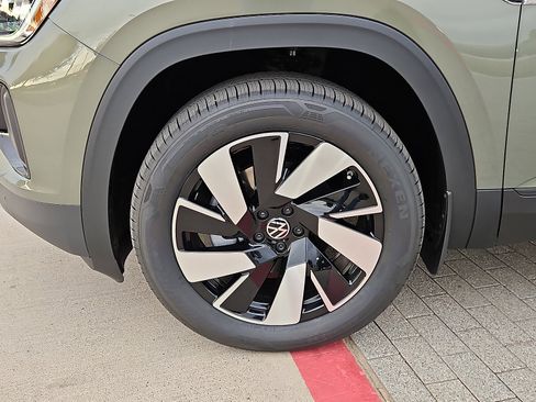 New 2026 Volkswagen Atlas Cross Sport SE image 5