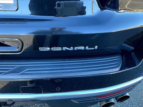 Used 2021 GMC Yukon Denali w/ Advanced Technology Package image 24