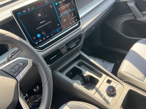 New 2026 Volkswagen Tiguan SE R-Line image 18