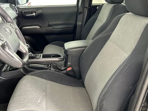 Used 2020 Toyota Tacoma TRD Sport w/ Technology Package AWD/4WD image 12