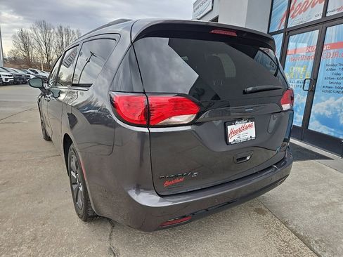 Used 2020 Chrysler Pacifica Limited w/ Advanced Safetytec Group image 8