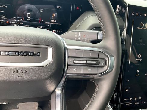 Used 2025 GMC Yukon XL Denali AWD/4WD image 24