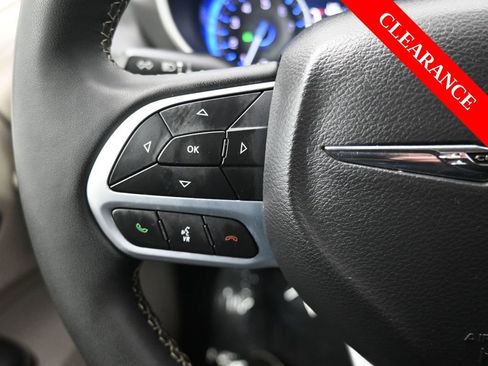 Used 2024 Chrysler Pacifica Touring-L image 26