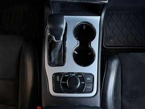 Used 2019 Jeep Grand Cherokee SRT image 52