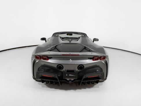 Used 2022 Ferrari SF90 Spider image 7