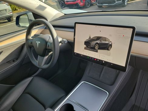 Used 2023 Tesla Model Y Long Range image 8