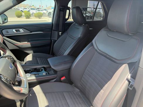 Used 2025 Ford Explorer ST-Line w/ Premium Package RWD image 9