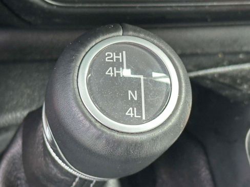 Used 2025 Jeep Wrangler Unlimited Sahara AWD/4WD image 27