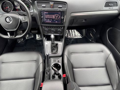 Used 2019 Volkswagen Golf S image 16