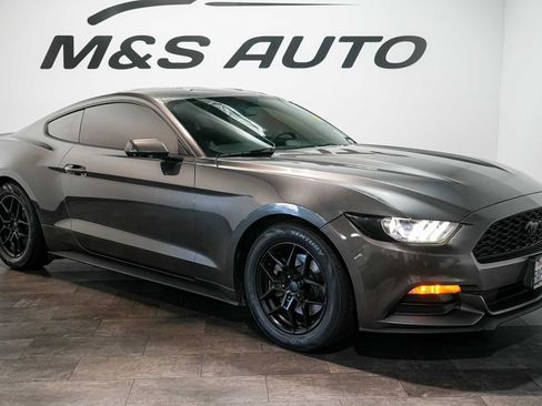 Used 2016 Ford Mustang Coupe RWD image 7