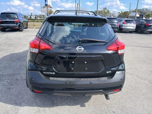Used 2020 Nissan Kicks SR w/ SR Premium Package FWD image 5