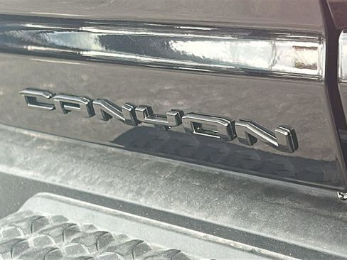 New 2025 GMC Canyon Denali w/ LPO, Denali Black Edition image 7